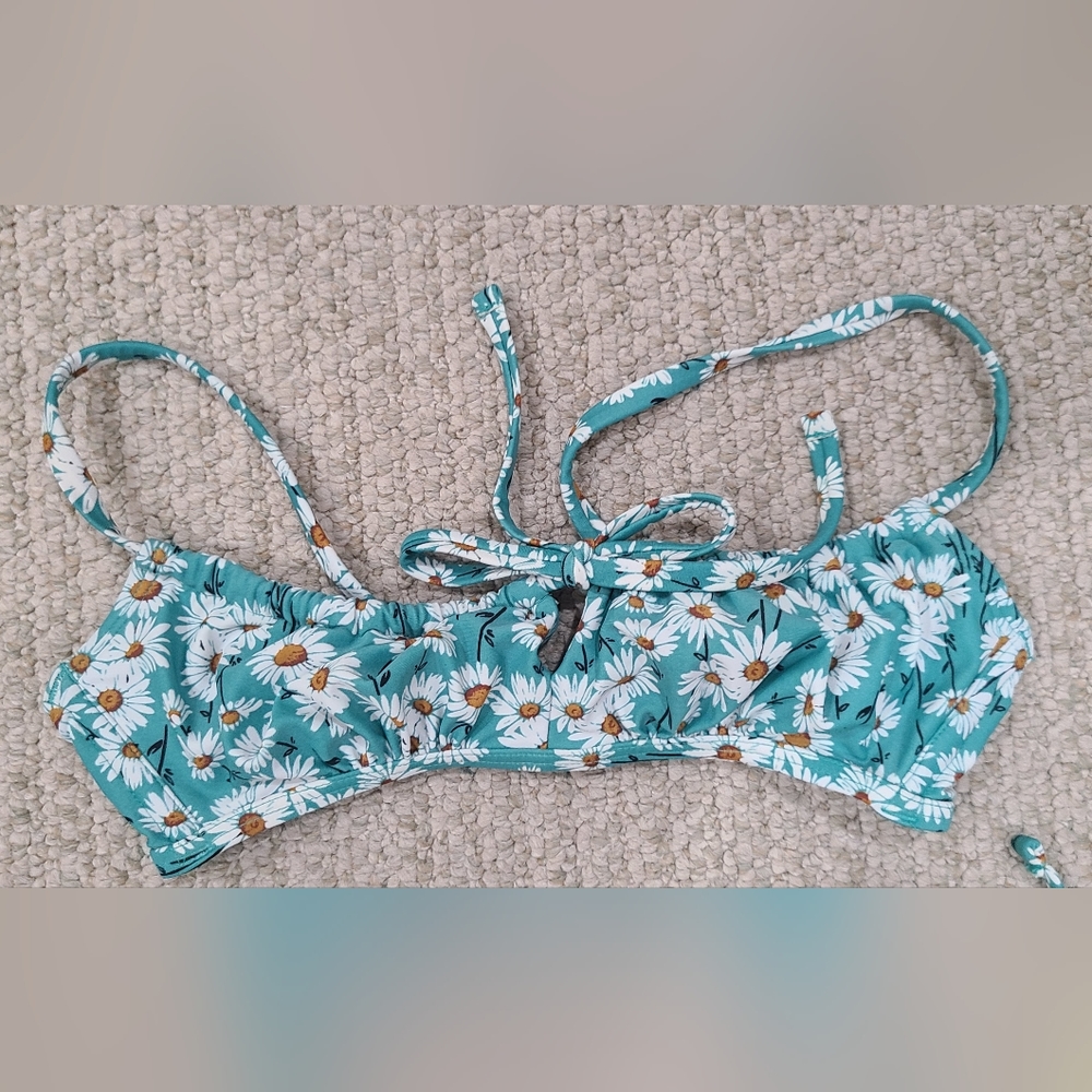 Target  Daisy String Bikini Set - Picture 3 of 5